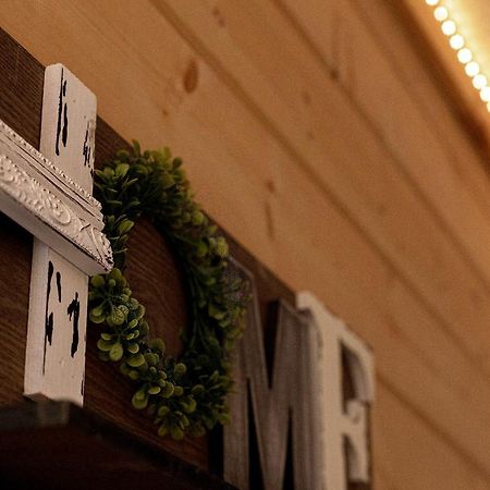 Charming Blue Farmhouse Cabin Duck Creek Village Экстерьер фото